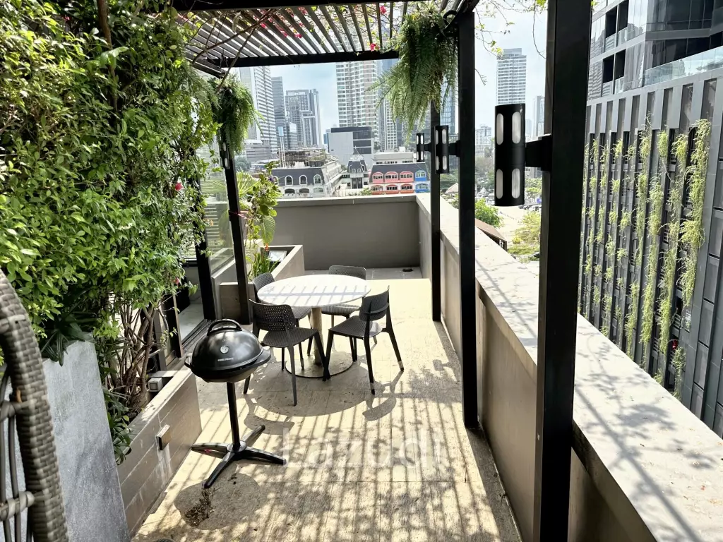 2 Bedrooms 2 Bathrooms 158 SQ.M at M Silom