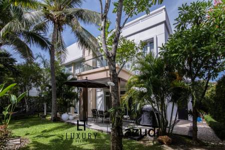 Luxurious 4 Bedroom 2 Storey Villa on Private Residence