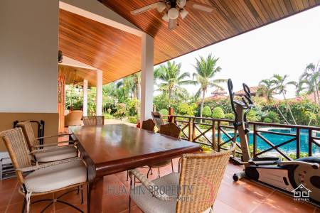 WHITE LOTUS 2 : Beautiful 3 bed pool Villa