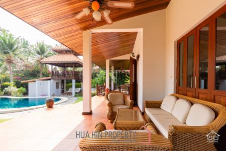 WHITE LOTUS 2 : Beautiful 3 bed pool Villa