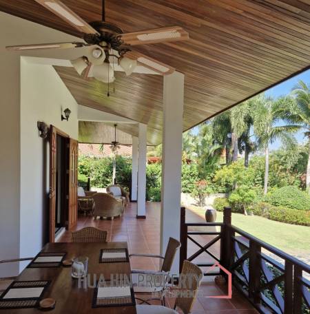 WHITE LOTUS 2 : Beautiful 3 bed pool Villa
