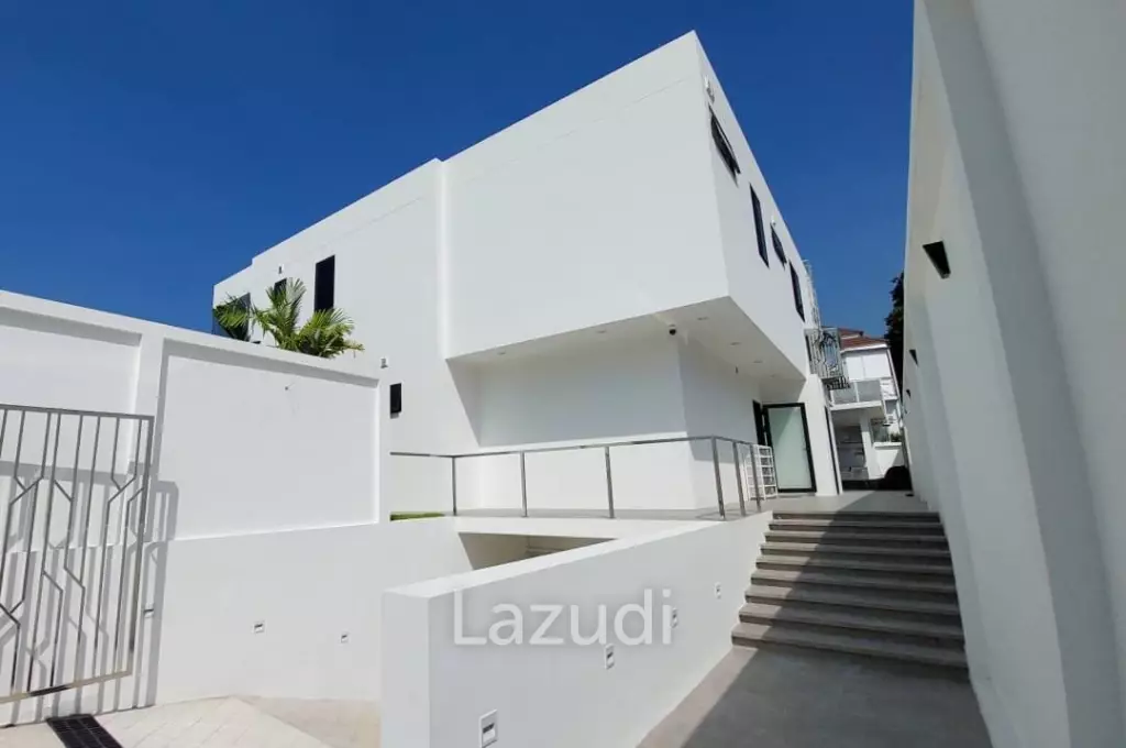 5 Bed 5 Bath 700 SQ.M. D-Sign Villas
