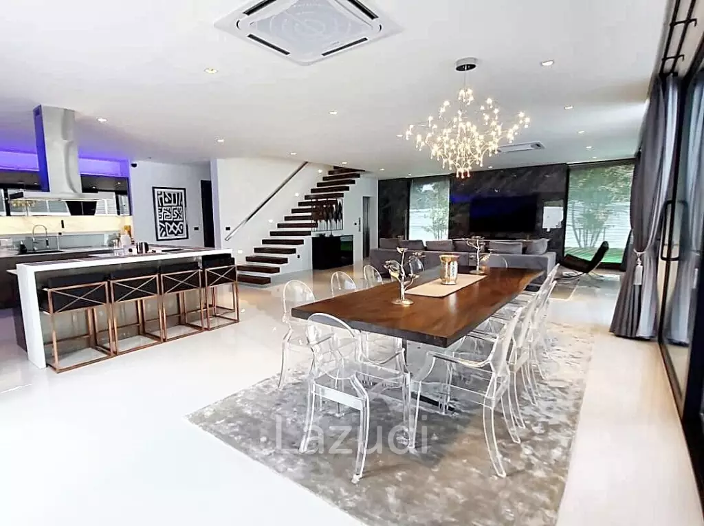วิลล่าหรูโมเดิร์น 6 ห้องนอน 3 ชั้น ใจจกลางเมืองพัทยา