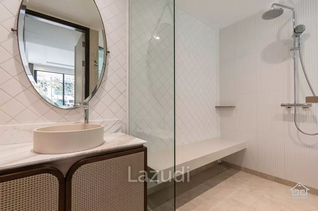 INTERCONTINENTAL RESIDENCES :  Luxury 2 Bed  Pool Access Beachfront condo