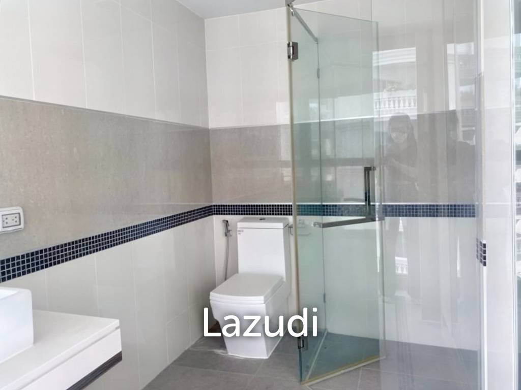 2 Bedrooms 2 Bathrooms 93 Sqm. Wongamat Tower.