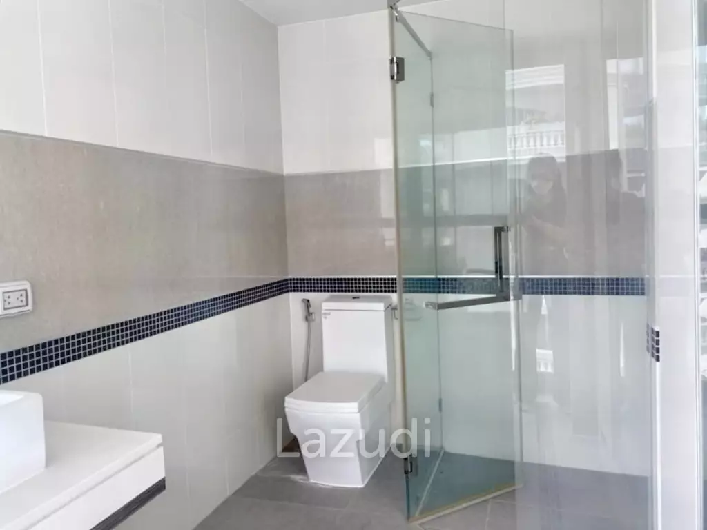 2 Bedrooms 2 Bathrooms 93 Sqm. Wongamat Tower.