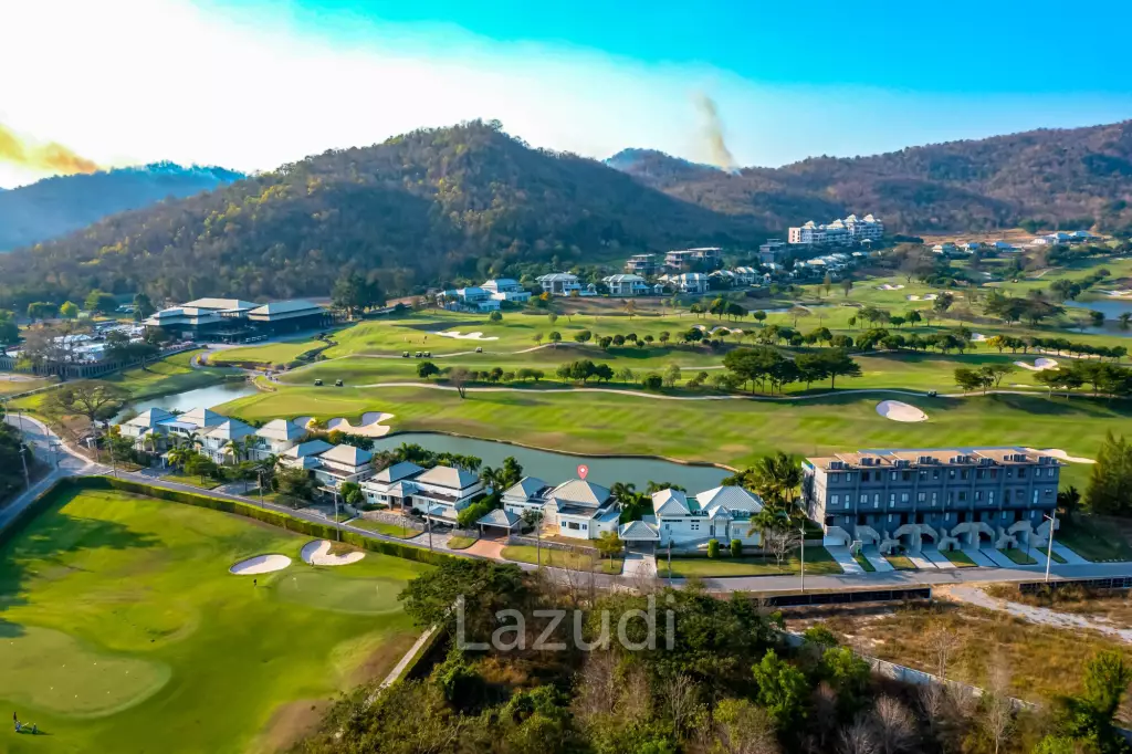 Black Mountain: Totally Renovated High-End Villa