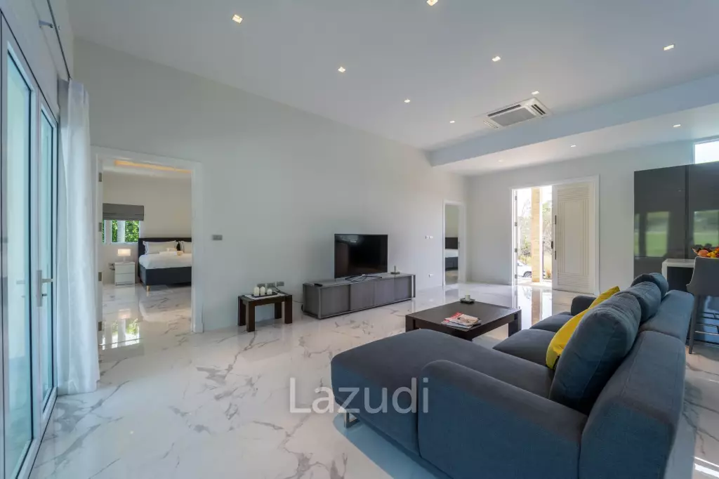 Black Mountain: Totally Renovated High-End Villa