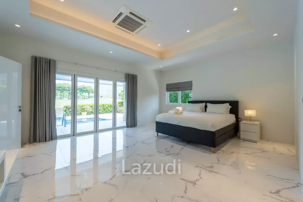 Black Mountain: Totally Renovated High-End Villa