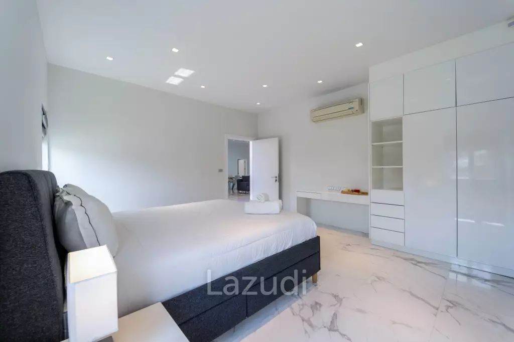 Black Mountain: Totally Renovated High-End Villa