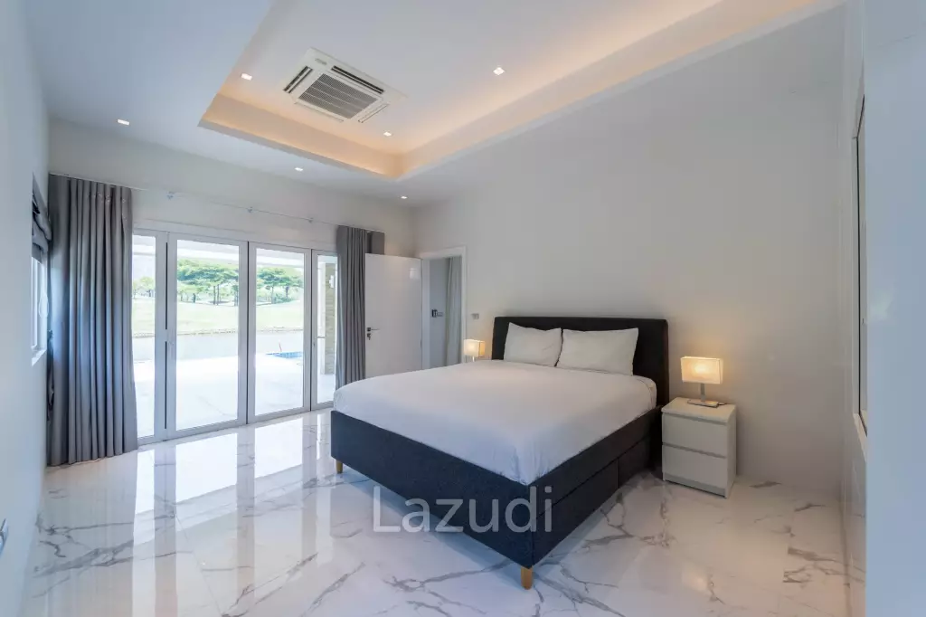 Black Mountain: Totally Renovated High-End Villa