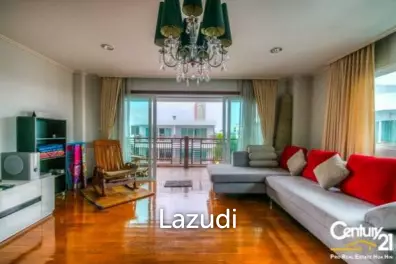 Large Studio Condo with Sea View