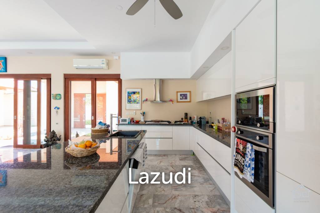 1,809 Sqm 3 Bed 4 Bath Villa For Sale