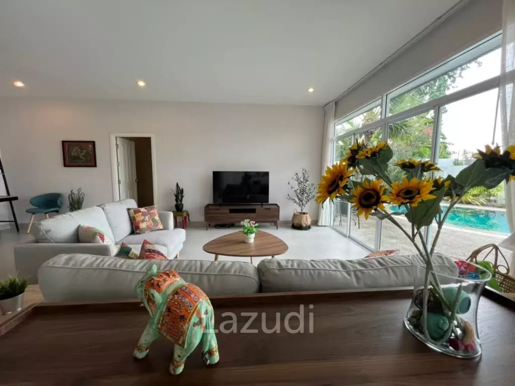 3 bedrooms 2 bathrooms 477 sqm. Panalee baana