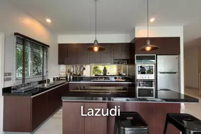 3 bedrooms 2 bathrooms 477 sqm. Panalee baana