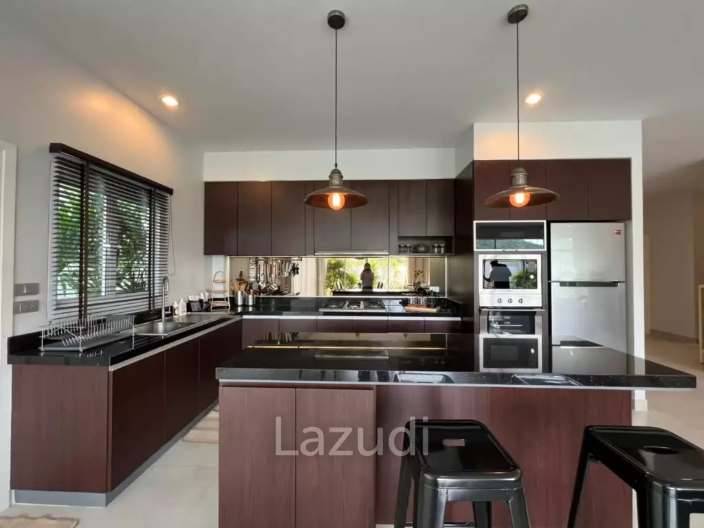 3 bedrooms 2 bathrooms 477 sqm. Panalee baana