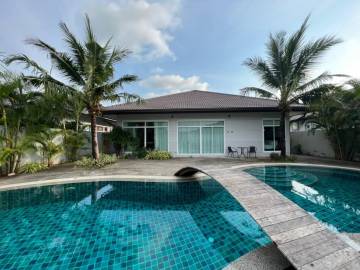 3 bedrooms 2 bathrooms 477 sqm. Panalee baana