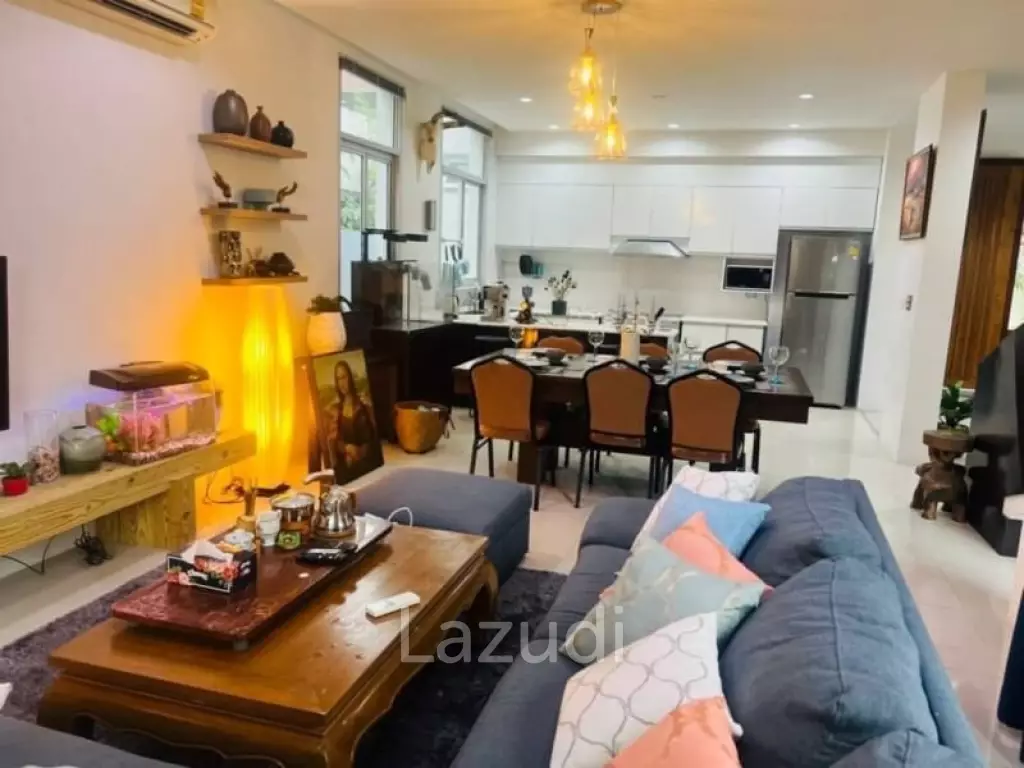 4 bedrooms 5 bathrooms 388 Sqm. Villa Jomtiean.