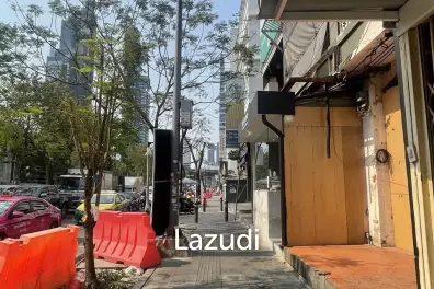 5-Storey Building with Roof Deck for Rent in Prime Location near BTS Chong Nonsi, Perfect for Restaurant or Cafe