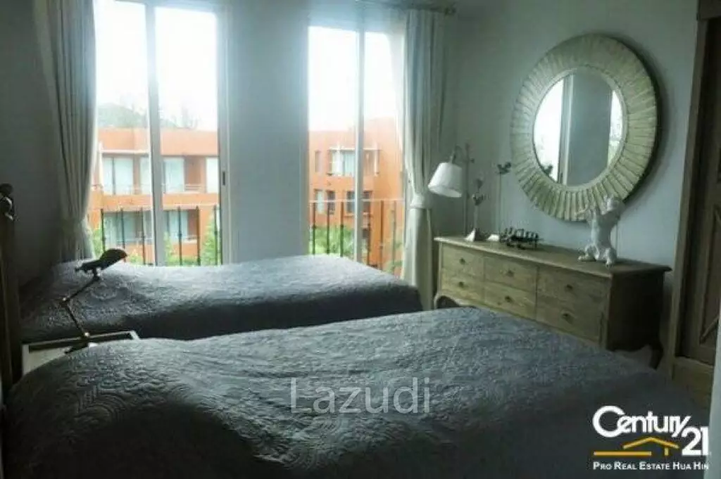 Beautiful 2 Bed Beachfront Condo