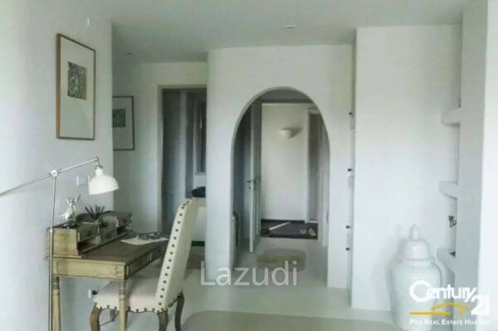 Beautiful 2 Bed Beachfront Condo