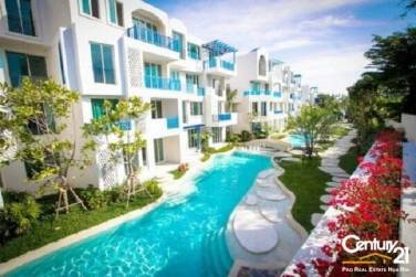 Beautiful 2 Bed Beachfront Condo