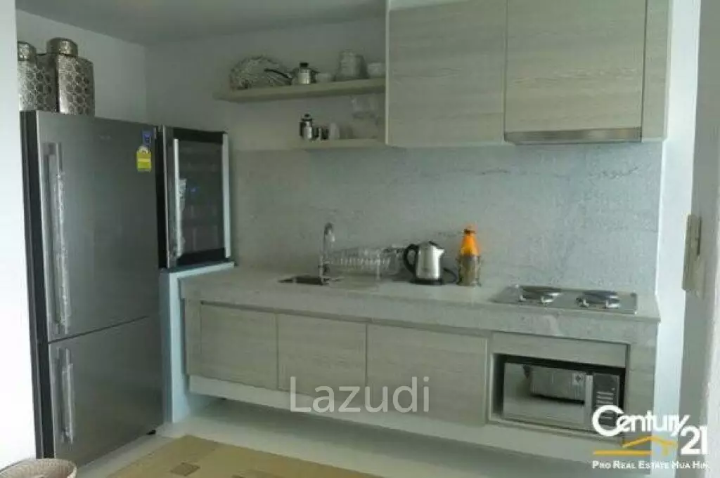 Beautiful 2 Bed Beachfront Condo