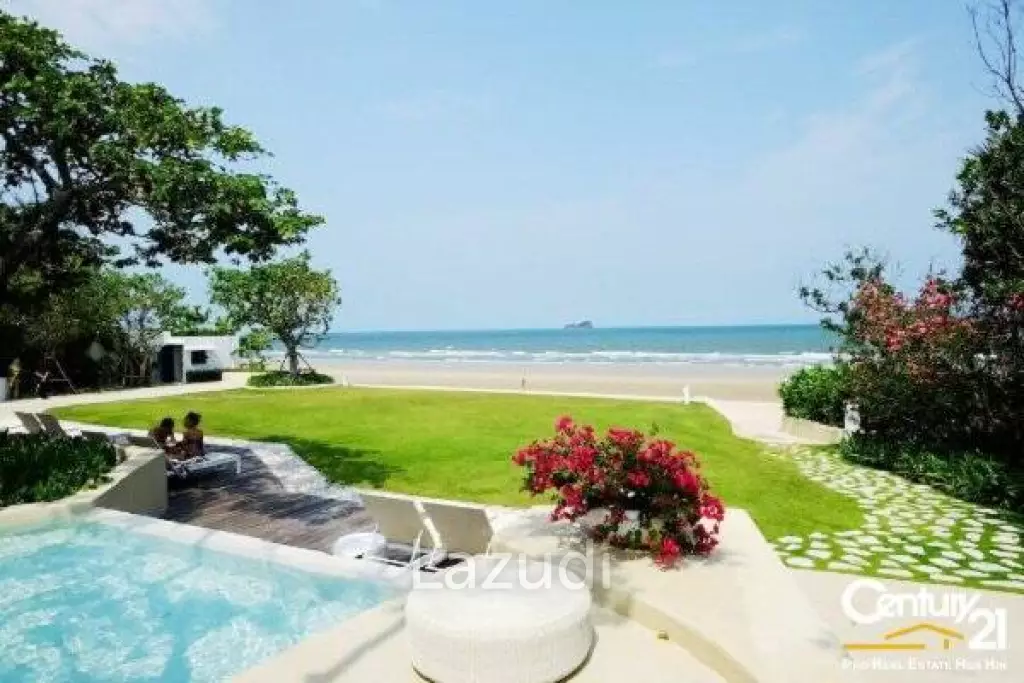 Beautiful 2 Bed Beachfront Condo