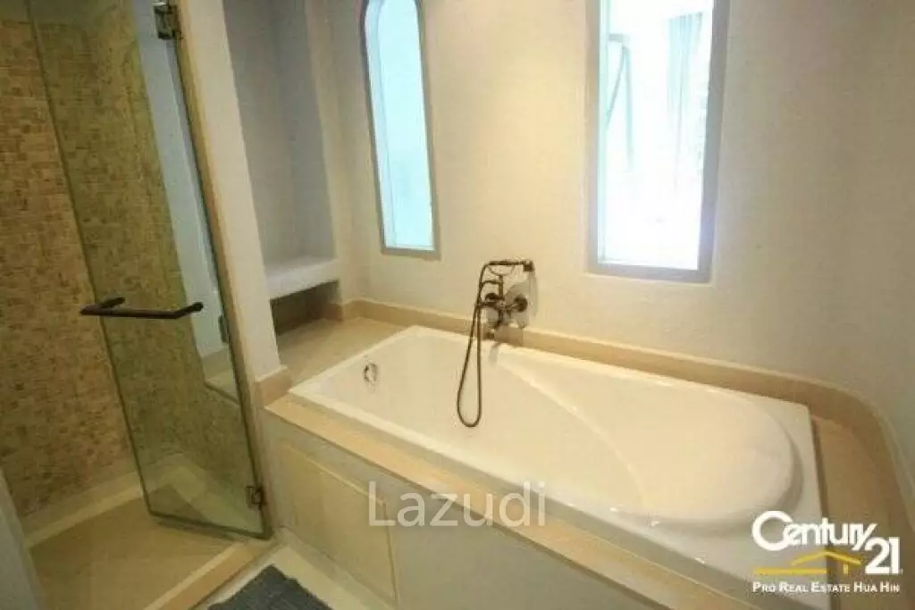 Nice 2 Bed Beachfront Condo