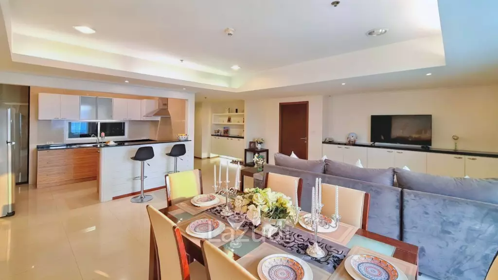 3 Bed 3 Bath 289 SQ.M Piyathip Place