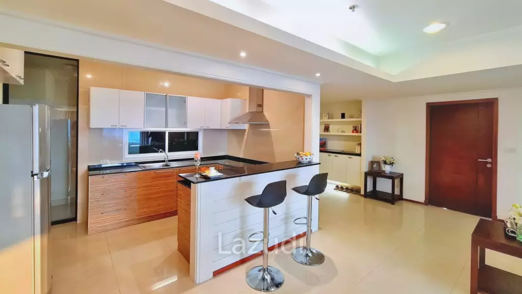 3 Bed 3 Bath 289 SQ.M Piyathip Place