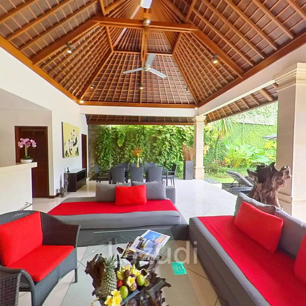 Great Freehold Villas in the heart of Seminyak