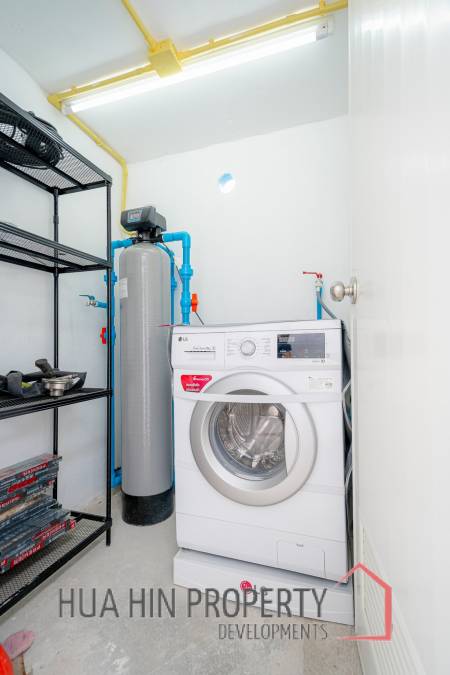 Mil Pool : New 3 Bedroom Pool Villa in Soi 102