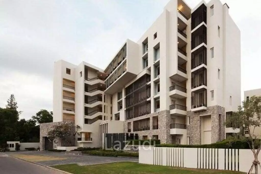 1 Bed beachfront Condo