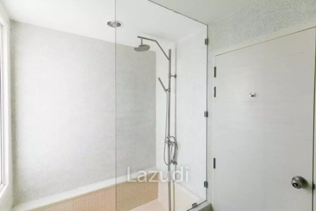 1 Bed beachfront Condo