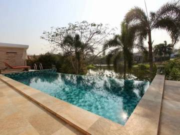 LAKESIDE : 4 Bed Lakeside Pool Villa on a Large Land Plot