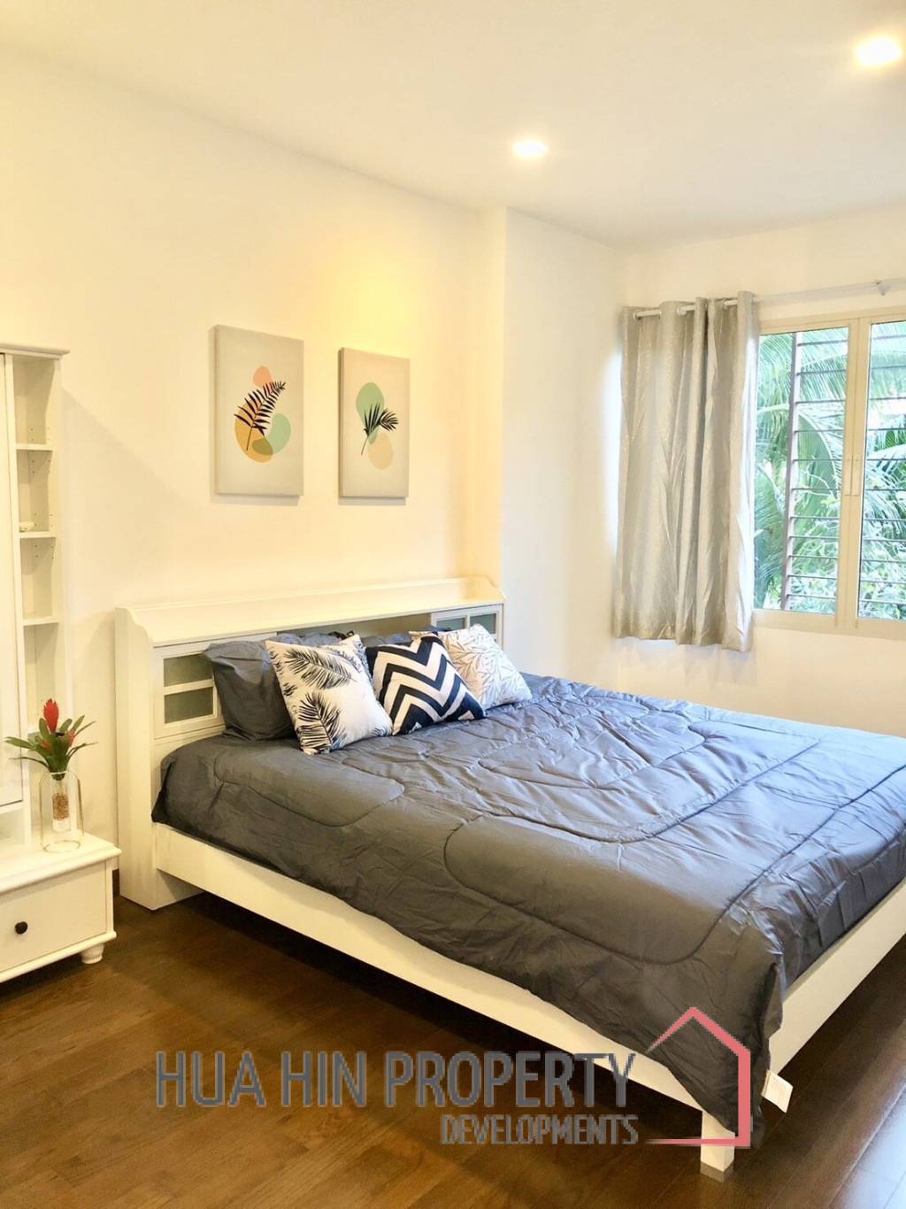 THE SEACRAZE : Nice 2 Bed condo near the beach