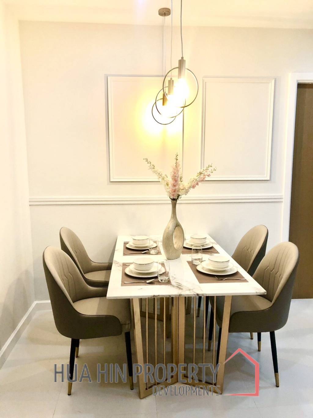 THE SEACRAZE : Nice 2 Bed condo near the beach