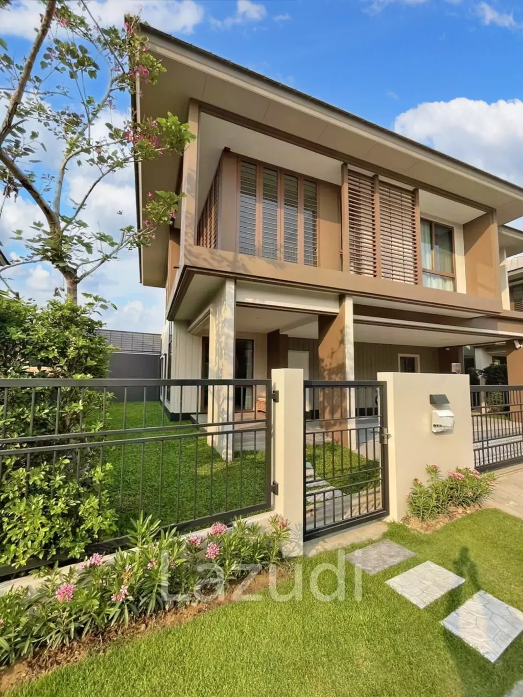 4 Bed 4 Bath 280 SQ.M Burasiri Krungthep Kreetha
