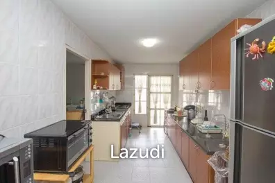 BAAN SA SARAN : 4 Bed Colonial Style Townhouse