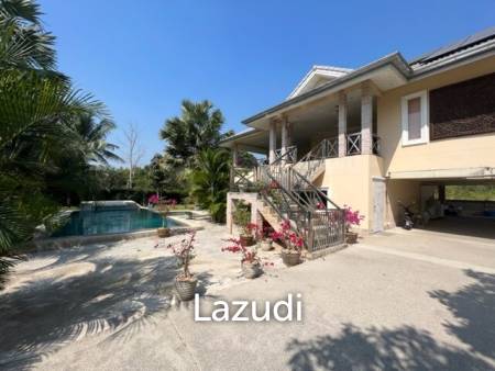 2 STOREY VILLA NEAR BLACK MOUNTAIN : 3 bed on large plot