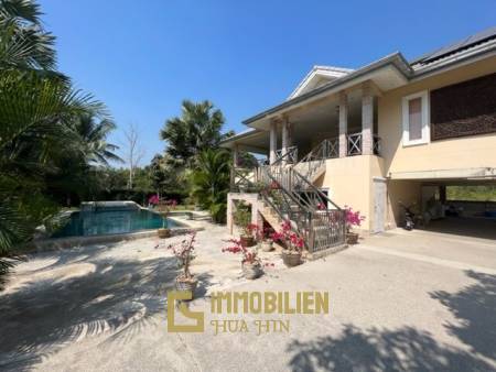 2 STOREY VILLA NEAR BLACK MOUNTAIN : 3 bed on large plot