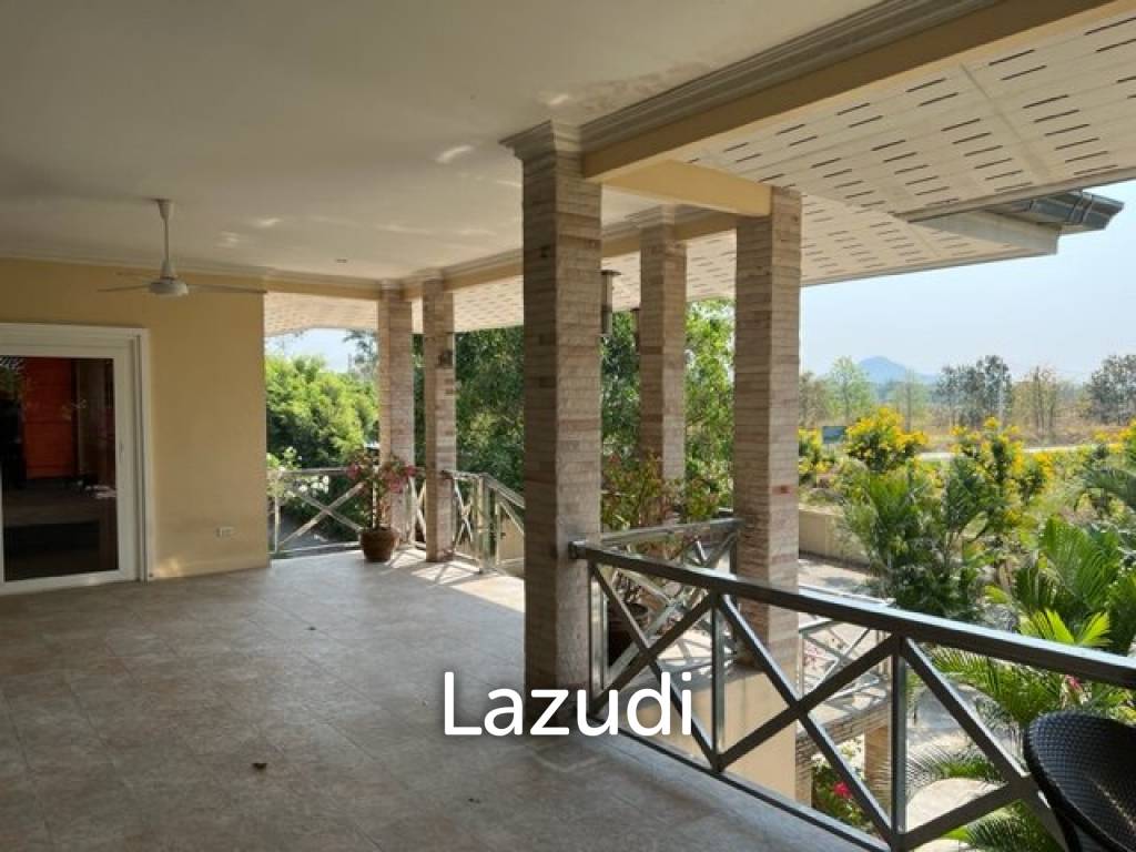 2 STOREY VILLA NEAR BLACK MOUNTAIN : 3 bed on large plot