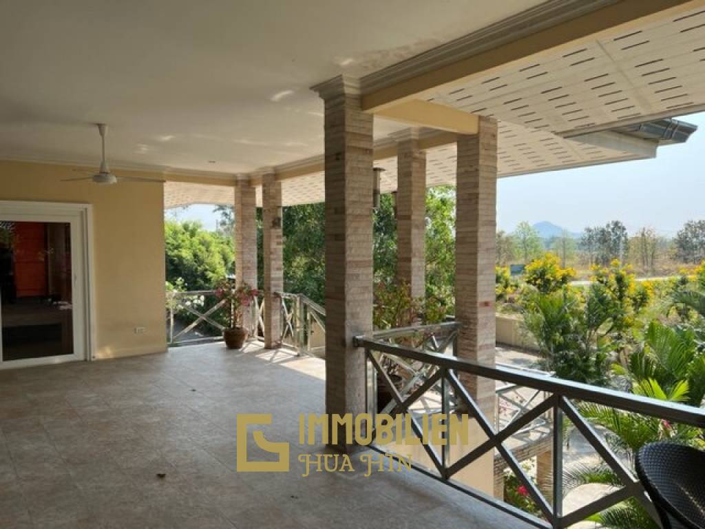 2 STOREY VILLA NEAR BLACK MOUNTAIN : 3 bed on large plot