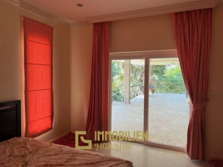 2 STOREY VILLA NEAR BLACK MOUNTAIN : 3 bed on large plot