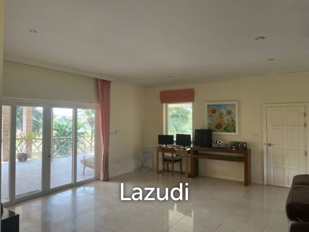 2 STOREY VILLA NEAR BLACK MOUNTAIN : 3 bed on large plot