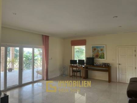 2 STOREY VILLA NEAR BLACK MOUNTAIN : 3 bed on large plot