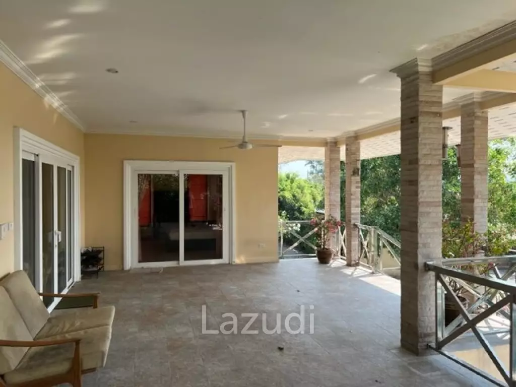 2 STOREY VILLA NEAR BLACK MOUNTAIN : 3 bed on large plot