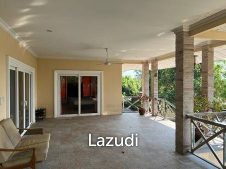 2 STOREY VILLA NEAR BLACK MOUNTAIN : 3 bed on large plot