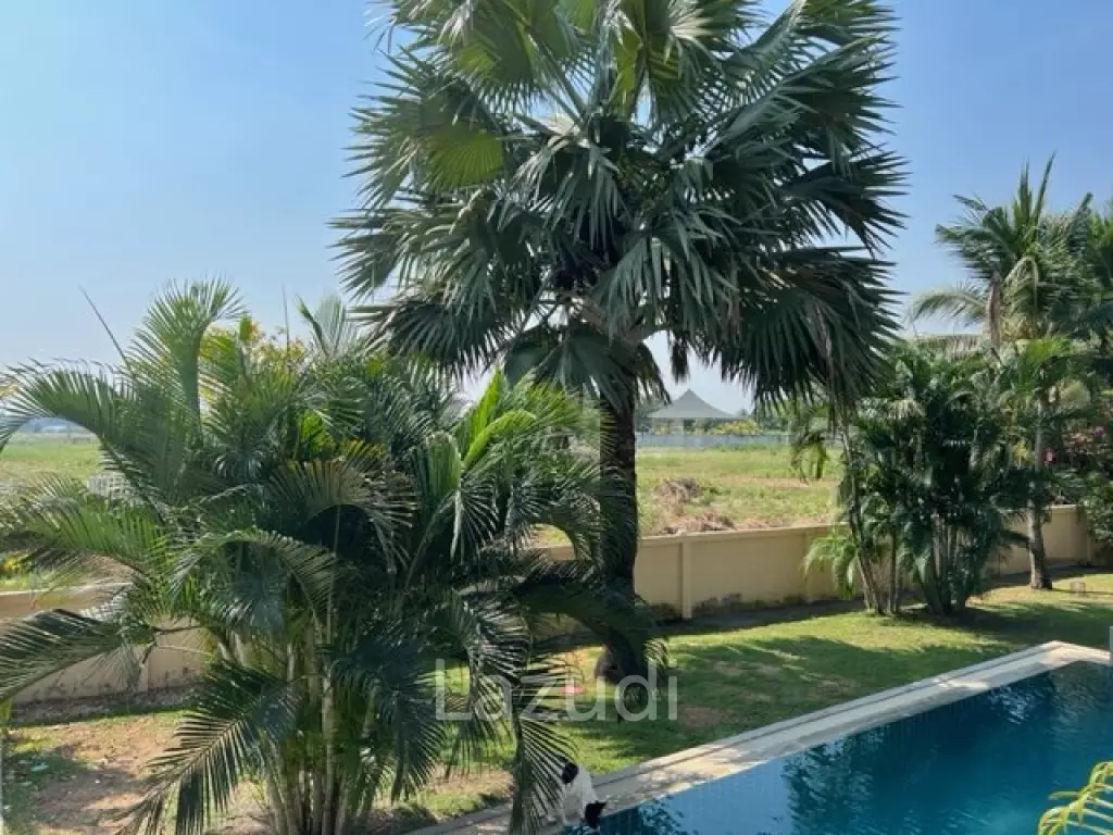 2 STOREY VILLA NEAR BLACK MOUNTAIN : 3 bed on large plot